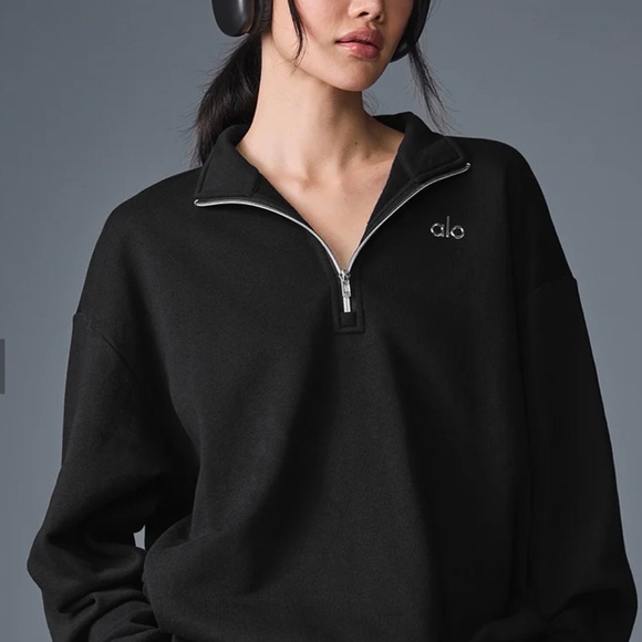ALO Yoga Women's Black Accolade 1/4 zip pullover - Picture 2 of 3